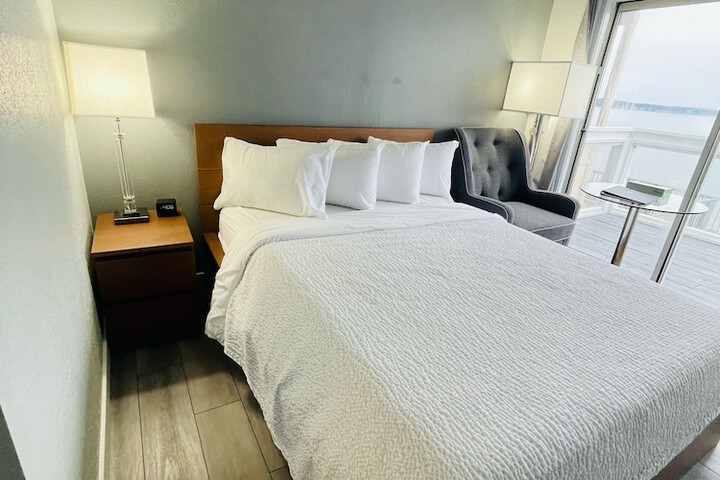 Tides Inn & Suites