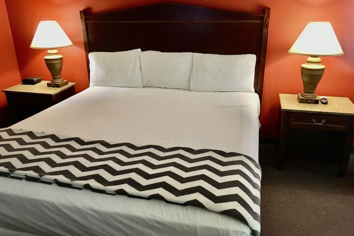 RIVER ROCK INN
