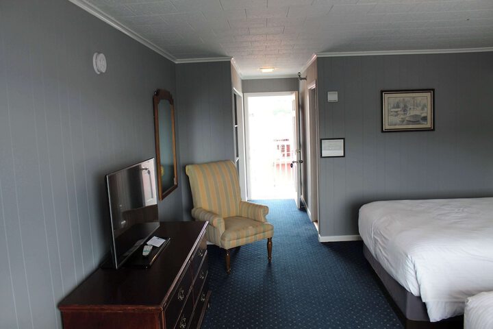Room 141 of 247