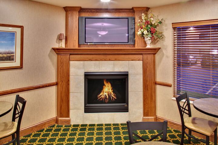 Garner Hotel Brookings by IHG