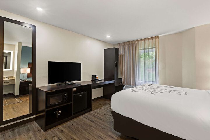 Room 27 of 36