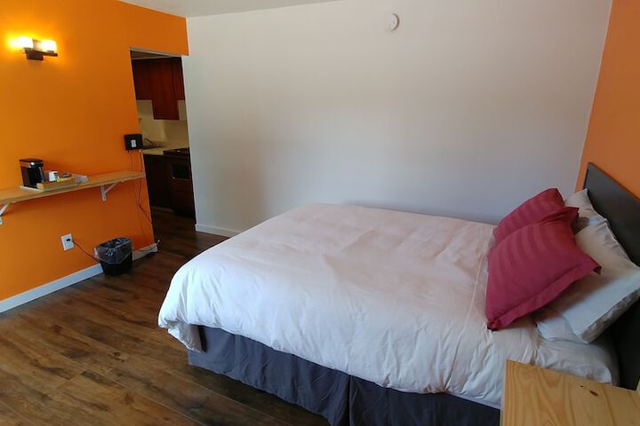 Room 17 of 24