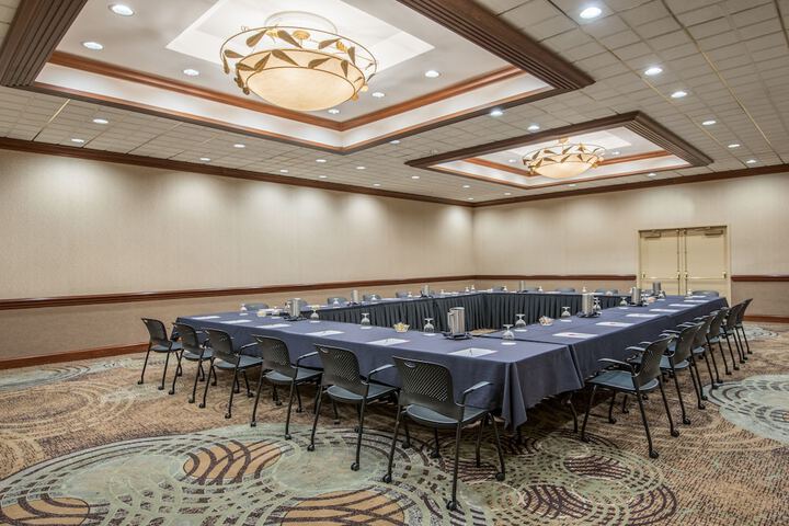Ballroom/Hall 88 of 92
