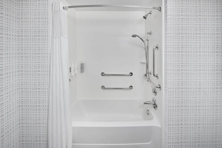 Hampton Inn & Suites Syracuse North Airport Area
