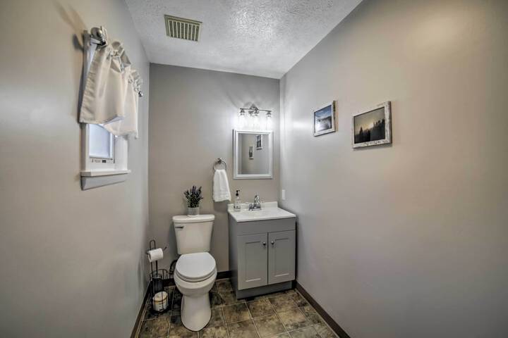 Near Mines & Meadows: Spacious Home w / Game Room