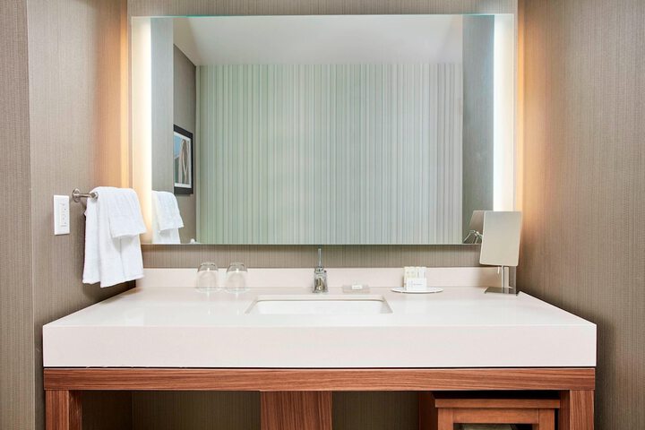 Courtyard by Marriott Erie Bayfront