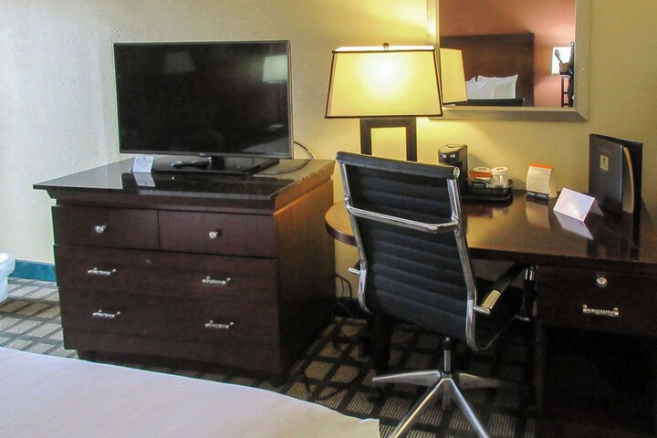Room 30 of 48