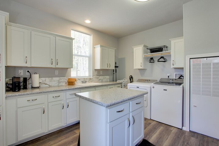 the Hub La Pine Vacation Rental - Dog Friendly!