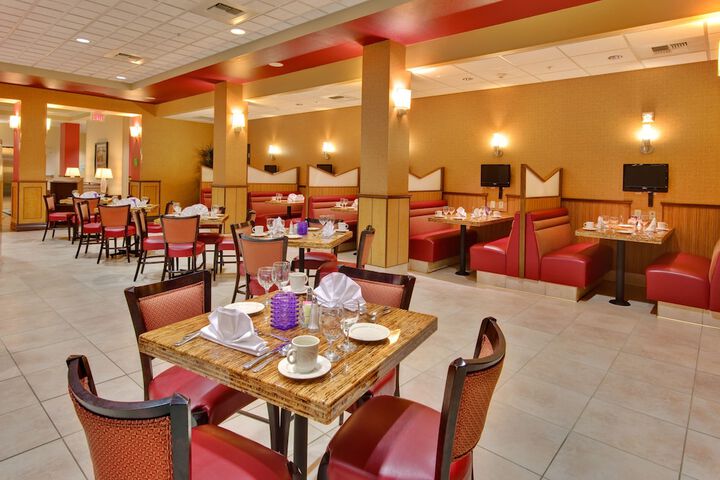 Holiday Inn & Suites Bakersfield by IHG