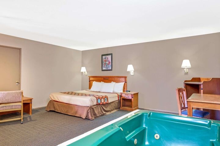 Room 6 of 13