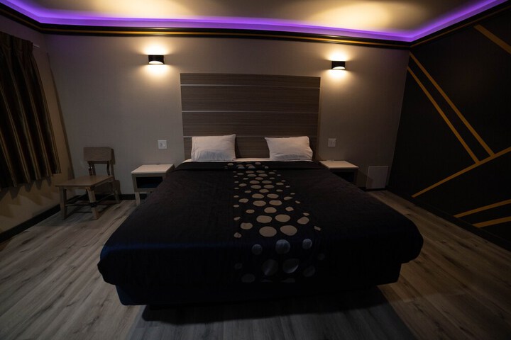 Room 10 of 20