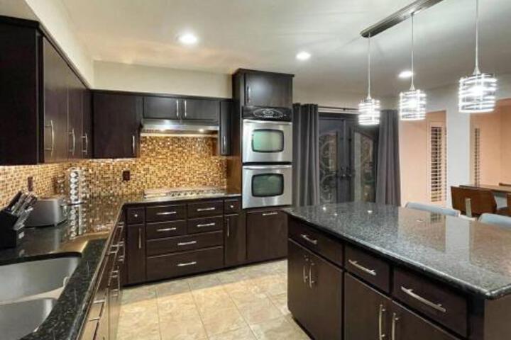 Cheerful 5 Bedroom Home with Heated Pool