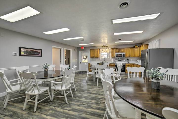 Near Mines & Meadows: Spacious Home w / Game Room