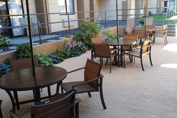 Hotel Exterior 27 of 29