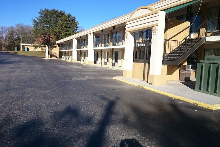 ASHEVILLE AIRPORT INN