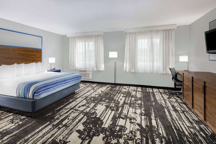 Room 10 of 28
