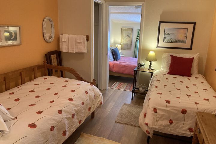 Room 32 of 65