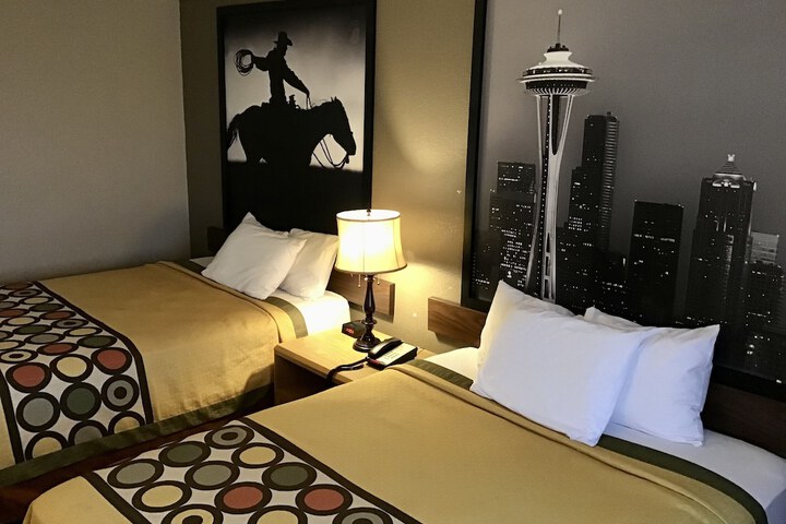 Room 10 of 27