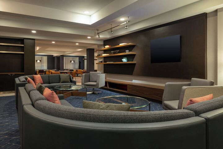 Courtyard by Marriott North Charleston Airport / Coliseum