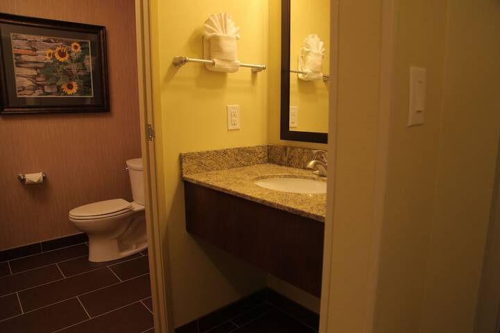 Little Missouri Inn & Suites