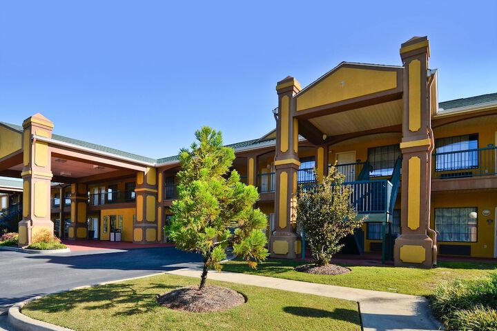 Peach State Inn & Suites