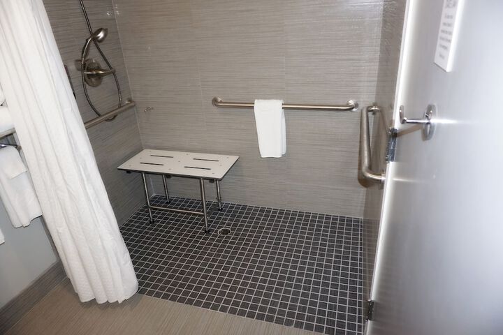 Room 18 of 27