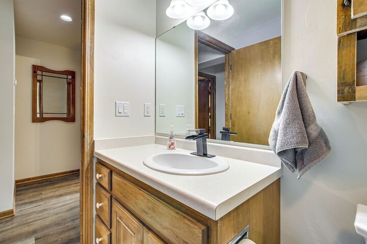 Door County Townhome: Pool Access 1 Mi to Beach!