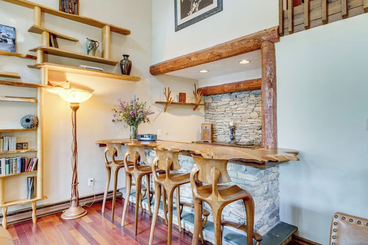 Luxe Poconos Pines Home w / Beach + Amenities!