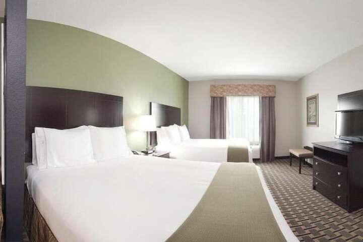 Room 32 of 74