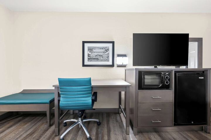 Room 9 of 24