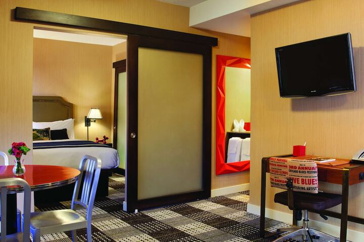 Room 21 of 38