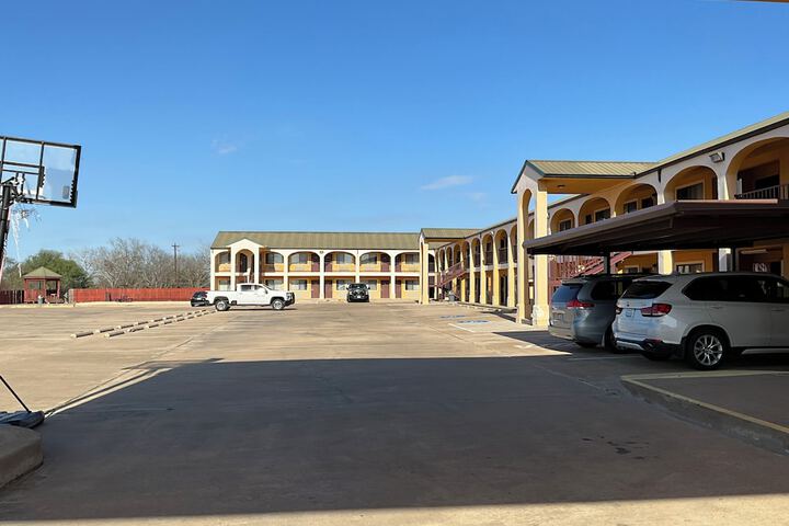 Executive Inn & Suites