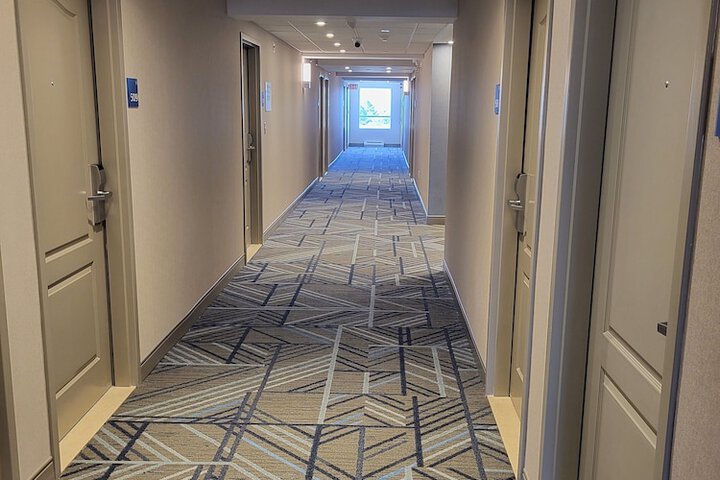 Ballroom/Hall 33 of 38
