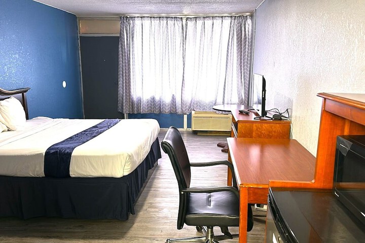 Room 13 of 20
