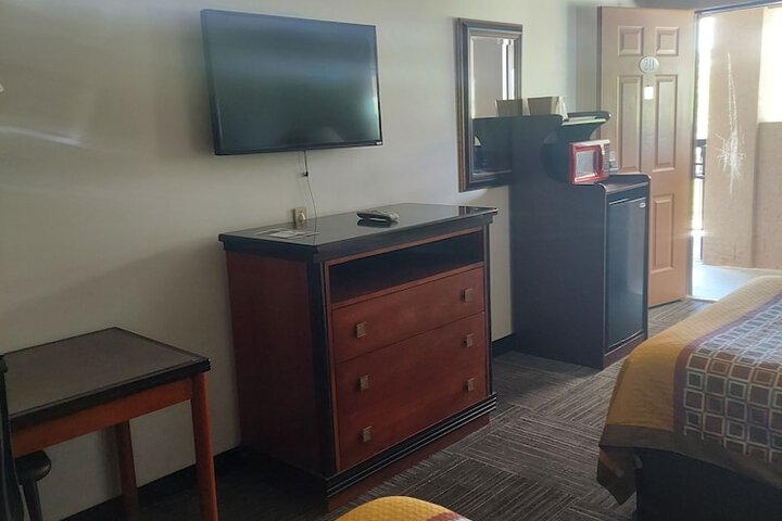 Room 7 of 9