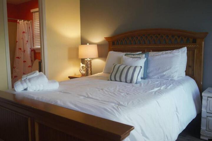 Aqua Haven - Second Street from Beach Home