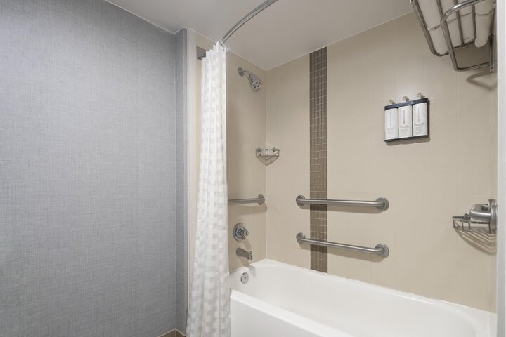 Hyatt Select Richmond / Chester