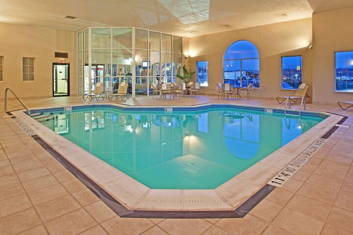 Holiday Inn Express Pittsburgh-Bridgeville by IHG