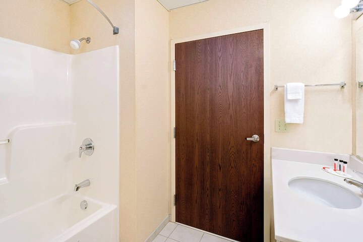 Room 11 of 32