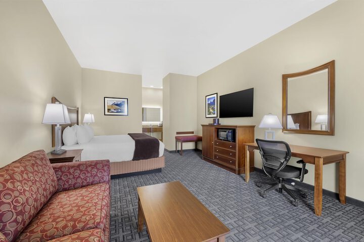 Best Western Plus Swiss Chalet Hotel & Suites