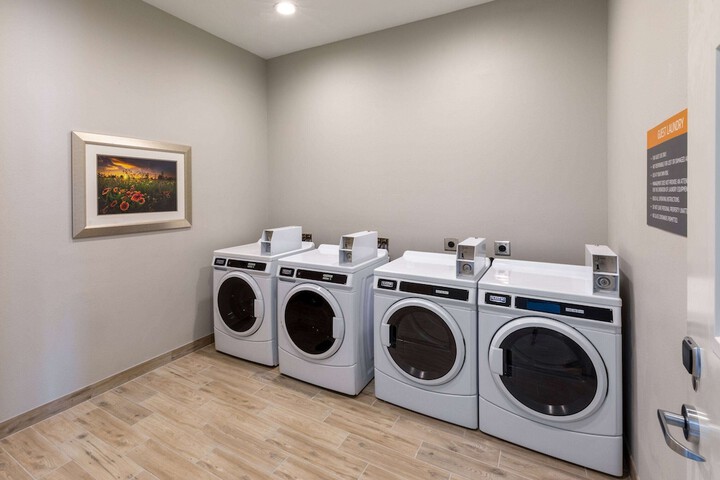 La Quinta Inn & Suites by Wyndham Round Rock near Kalahari