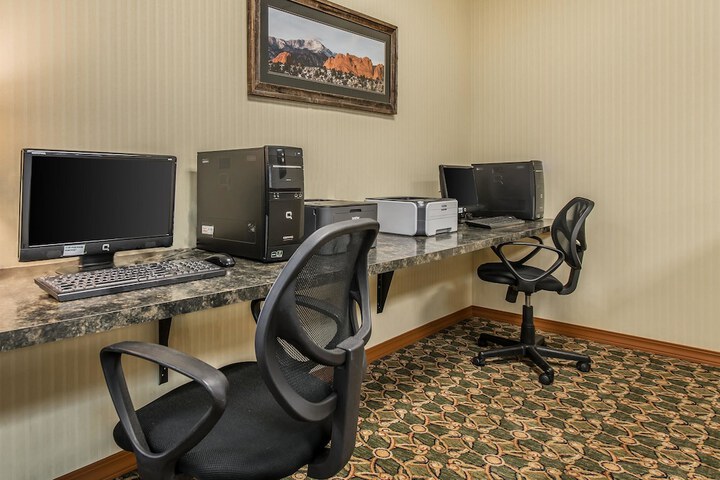 Business Center 43 of 47