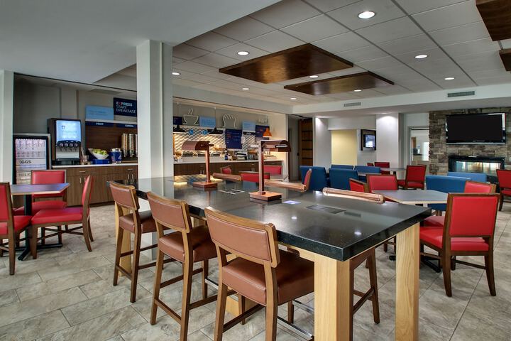 Holiday Inn Express & Suites Waukegan by IHG