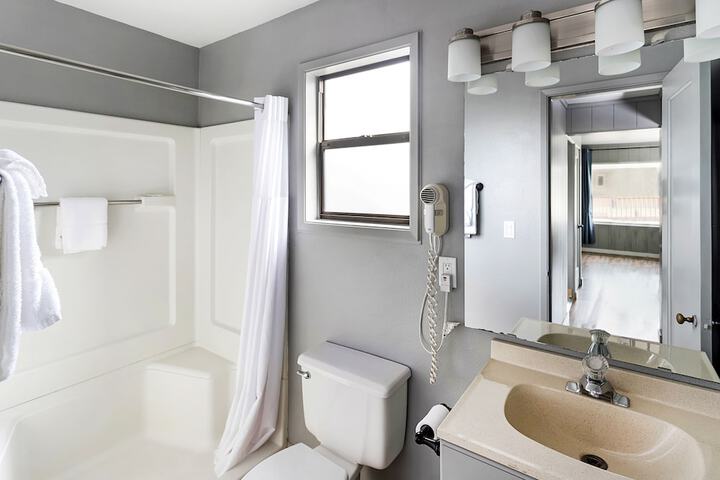 Clarion Inn Surfrider Resort