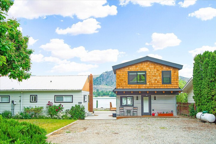 Lake Level Cabin in Oroville