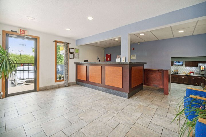 Super 8 by Wyndham Kenosha / Pleasant Prairie