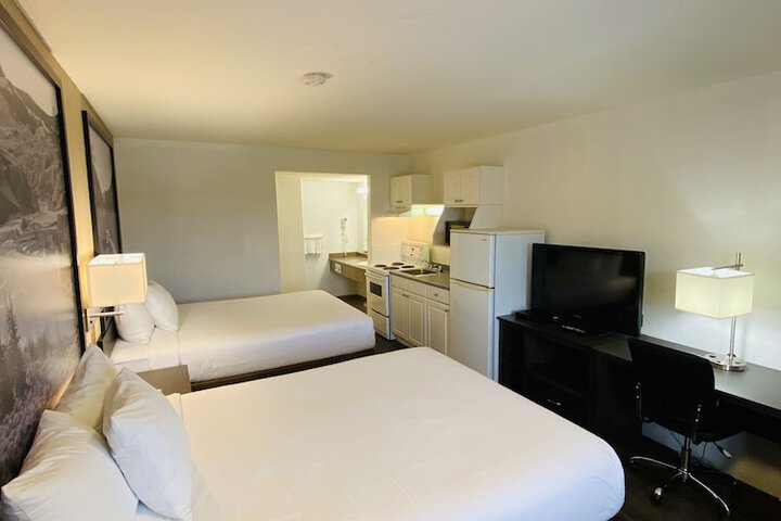 Super 8 by Wyndham 100 Mile House