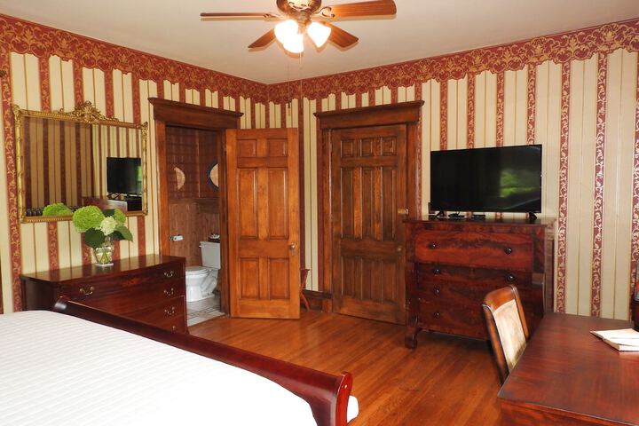 Champaign Garden Inn
