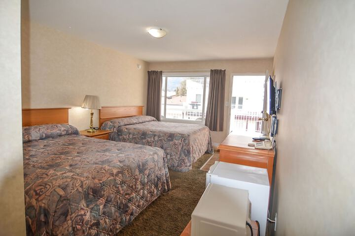 Shoreline Resort