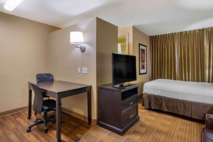 Room 32 of 37